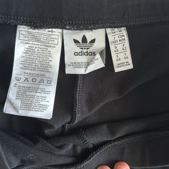 Adidas women’s biker shorts size medium - Picture 5 of 5